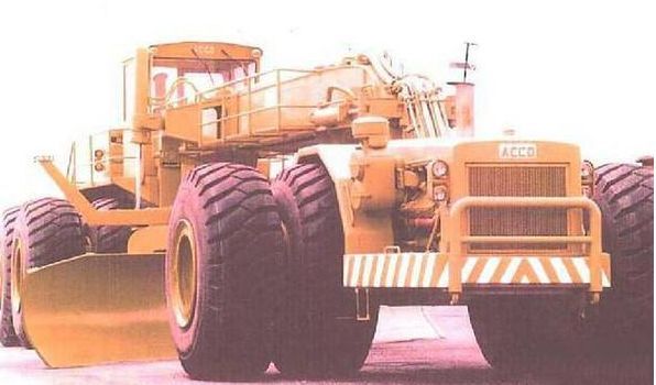 原标题：【华创机械李佳团队】机械行业2018第15周周报：挖机销售数据亮眼，苹果或压低三星OLED报价             华创机械核心股票池本周表现  投资要点 1.本周行情概览   本周机械设备指数下跌0.07%，沪深300指数上涨0.42%，创业板指下跌0.67%。机械设备在全部28个行业中涨幅排名第18位