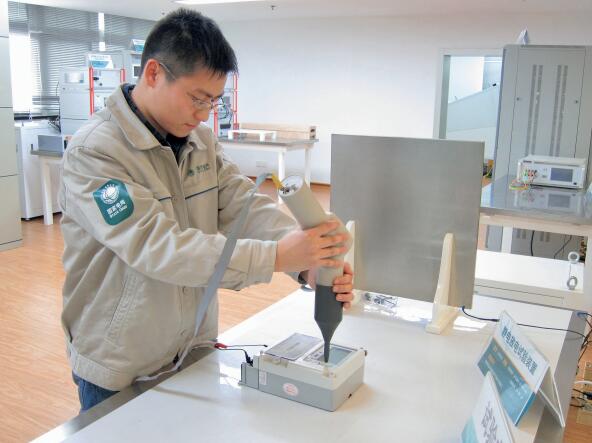 　　【中国仪表网 仪表产业】打开空调，暖风驱散寒冷；轻击鼠标，世界近在眼前；插入手柄，爱车开始充电……人们早已习惯了被电能驱动的生活，并能通过电能创造无限的可能。这其中，电能表始终默默无闻地工作着，用精准的计量记录着电能消耗的点点滴滴