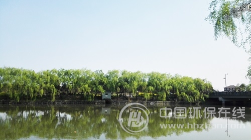 原标题：优良天数比例超过75% 蓝天保卫战持续升温            伴随着温暖四月的降临，前三月空气质量的良好趋势让2018年的春风更加的温和。据生态环境部有关负责人介绍，1-3月，我国平均优良天数比例为75.5%，同比上升3%