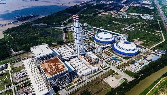 原标题：燃气发电迎来黄金期            相对高昂的成本和缺失的期货市场，使气、电缺乏联动机制和管理价格风险能力，其调峰和环保价值被削弱。  中国的燃气发电业务具有较大增长潜力，但相对高昂的成本和缺失的期货市场，正在削弱其调峰和环保价值