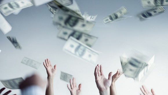 原标题：4月17日你要知道的9个股市消息                            图片来源：视觉中国  【国家能源局发文鼓励分散式风电项目投资】国家能源局近日下发的《分散式风电项目开发建设暂行管理办法》(下称《办法》)提出，鼓励各类企业及个人作为项目单位，在符合土地利用总体规划的前提下，投资、建设和经营分散式风电项目。 点评：此前，分散式风电的发展面临技术等因素的制约