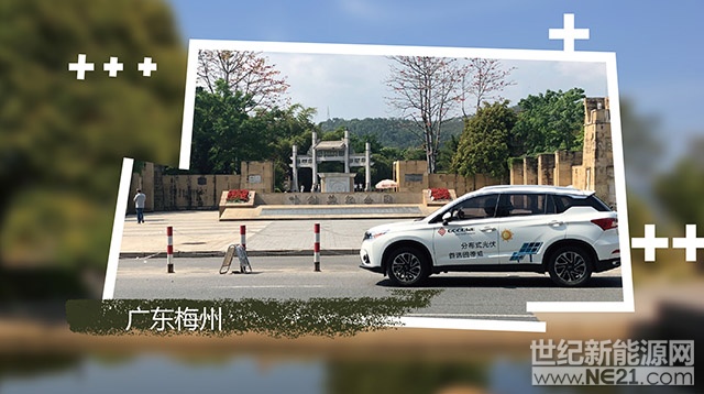  沐浴在春風(fēng)里

奔跑在驕陽(yáng)下
固德威戰(zhàn)車
用跨越山海的一路相伴
踐行著細(xì)致入微的品質(zhì)服務(wù)
固德威人
用堅(jiān)持不懈的努力奮斗
譜寫(xiě)著新能源事業(yè)的嶄新篇章
 

 

也許您在途中看到過(guò)它奔波的身影
也許您在電站出現(xiàn)故障時(shí)領(lǐng)略過(guò)它的服務(wù)效率
或者在亟需產(chǎn)品時(shí)體驗(yàn)過(guò)它的速度
 


 

穿梭在祖國(guó)的大江南北
在時(shí)間的流光里
它見(jiàn)證了固德威的快速成長(zhǎng)、壯大



 

在過(guò)去的2017年
固德威戶用市場(chǎng)出貨近20萬(wàn)戶
戶用領(lǐng)域占比超30%
它功不可沒(méi)
