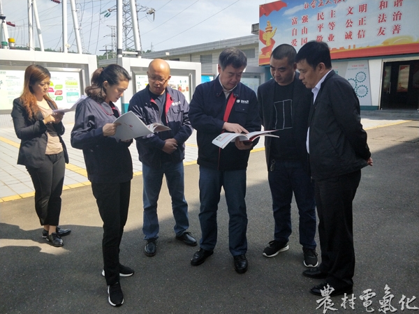 
　　農(nóng)村電氣化網(wǎng)訊：4月15日，周日，遂寧公司黨委書記蘇旭燕攜黨建部負責人到明珠公司沱牌鎮(zhèn)供電所督導黨支部標準化建設。明珠公司副總經(jīng)理張清平、黨建部負責人陪同