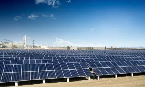 原标题：风向有变、政策收紧？国家能源局：小型分布式光伏只能“全部自用”             华夏能源网注：针对火热发展的分布式光伏，国家主管部门的政策态度或在发生明显转向。 近日（4月13日），国家能源局综合司下发《关于征求光伏发电相关政策文件的意见的函》（下称《意见》，对控制光伏发电发展节奏、光伏发电规模管理、规范分布式发电建设做出意见征求