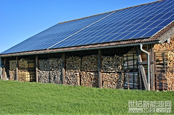  日前，國家能源局綜合司發(fā)布了《關于完善光伏發(fā)電建設規(guī)模管理的意見》和《分布式光伏發(fā)電項目管理辦法》征求意見稿。兩大重磅政策同時發(fā)布，關于光伏發(fā)電的建設規(guī)模以及分布式的管理，政策有多項變化，而這些變化足夠引發(fā)行業(yè)地震