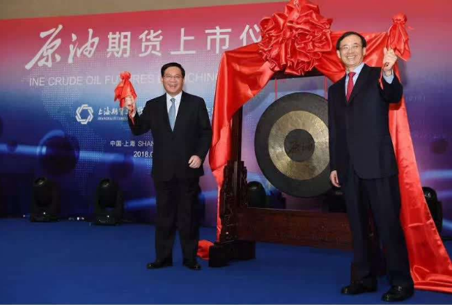 原标题：中国原油期货如何交易-交易规则            3月26日上午9时整，中国原油期货在上海期货交易所正式上市交易，从酝酿到正式上线，历经17年的探索。也是我国期货市场对外开放的第一个品种,其意义重大，那么中国原油期货如何交易，交易规则是什么