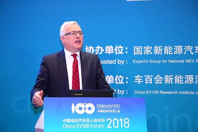 原标题：Daryl Wilson：谈加拿大氢能公司取得的成果和面临的困难 | 厚势汽车             加拿大氢能公司总裁兼 CEO Daryl Wilson 非常荣幸可以参与这次会议，我们知道氢能源是非常重要的一个领域，今天上午已经有很多专家提出了这个领域的挑战，所有事都是万事开头难。下面我就谈一谈目前我们已经取得的成果以及面临的困难