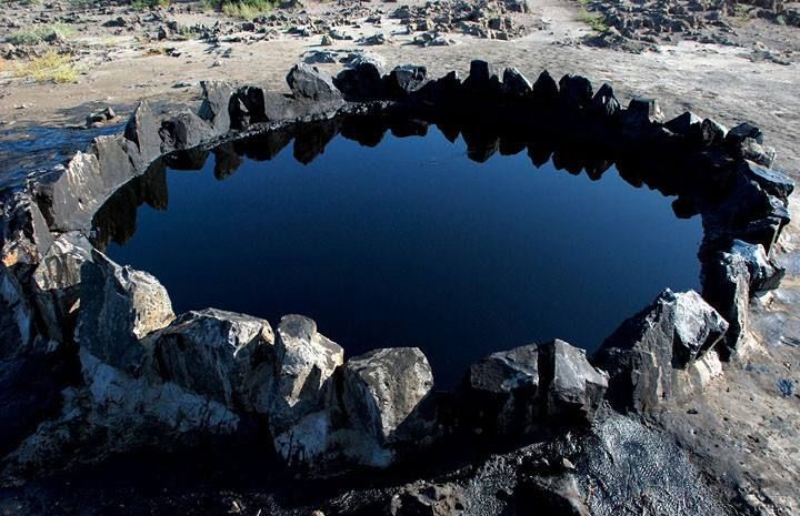 原标题：这才是英法美攻打叙利亚的真实原因            来源：军政百晓 一 匹夫无罪，位置不对 今天，小编想从另一个角度来分析下叙利亚战火不断的原因。它就是： 太 石油！  石油和叙利亚战争有什么关系？难道这里石油很多吗？大国要抢它的石油吗？ 其实并不是，叙利亚虽然也产石油，但是在中东那些产油大户面前，根本排不上号，在国际石油储量国/销量国中，都不靠前