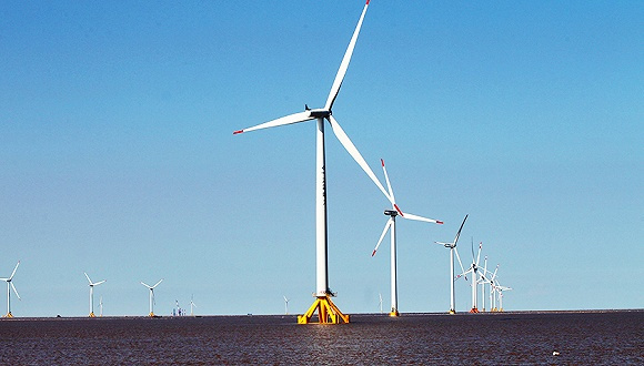 原标题：风电开发景气度回升 路条费翻倍                            图片来源：视觉中国  作者：王秀强  尽管国家能源管理部门和地方政府三令五申禁止路条交易，但在新能源产业规划、核准备案、开发建设、并网接入过程中，路条交易仍是投资商获取项目资源（风、光等）的主要渠道，路条价格高低并且与行业景气度成正相关。  以风电项目为例，根据我们调研获悉，目前北方地区集中式风电项目路条费为0.6-0.8元/瓦，而去年同期路条价格为0.3-0.4元/瓦，相比之下路条价格翻了一倍