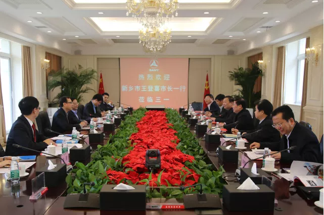                        4月20日，三一集团与河南新乡市人民政府在京签署战略合作协议。根据协议，双方将在装配式建筑工业化、绿建产业基地及风电开发、风电项目投资和装备制造等领域展开深度合作，共同推动三一的装配式建筑及风电项目在新乡投资落地