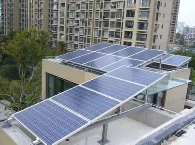 原标题：关注丨周健奇：屋顶光伏正引领光伏产业大“爆发”            ——访国务院发展研究中心企业研究所研究室副主任周健奇  ■中国经济时报记者 吕红星 近日，工业和信息化部、住房和城乡建设部、交通运输部、农业农村部、国家能源局、国务院扶贫办印发《智能光伏产业发展行动计划（2018-2020年）》，计划提出，到2020年，智能光伏工厂建设成效显著，行业自动化、信息化、智能化取得明显进展;智能制造技术与装备实现突破，支撑光伏智能制造的软件和装备等竞争力显著提升；智能光伏产品供应能力增强并形成品牌效应