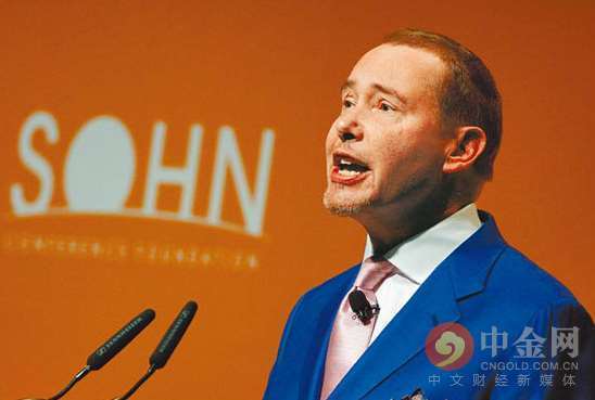 原标题：新债券天王冈拉克呼吁做空脸书 配置能源天然气股            北京时间4月25日据尽管脸书执行长扎克伯格已公开为个人资料外泄道歉，但“新债券天王”冈拉克（Jeffrey Gundlach）并不买帐，他呼吁投资人做空脸书（Facebook），认为这家社交网站恐怕会面临政府更严格的监管。  冈拉克周一在纽约召开的美恩投资年会（Sohn Investment Conference）表示，脸书深陷政府严格监督的风险，“监管机关会戳破股价泡沫”