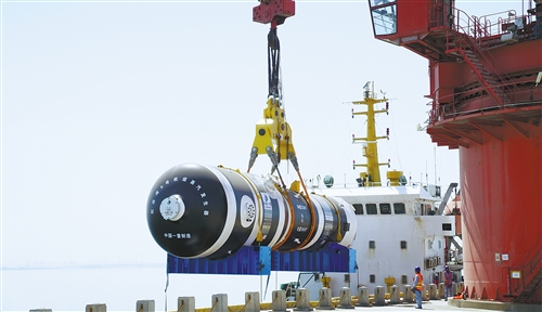 　　4月25日，辽宁红沿河核电5号机组首台蒸汽发生器运抵红沿河核电现场，这是红沿河二期工程首台大连本地制造的主设备。　　据介绍，5号机组是红沿河核电二期工程首台机组，于2015年3月份开建