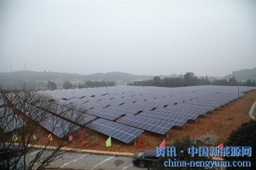                                                                                                                                                                     
	　　新興市場的開發(fā)，為我省太陽能電池出口提供支撐。據海關統(tǒng)計，今年一季度，湖南省累計出口太陽能電池47.7萬個，比去年同期增加149倍;價值1.3億元，增長135.7倍;出口平均