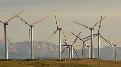 原标题：分散式风电“政策靴子”都落地了，“玻璃门”为什么还不拆？             日前，国家能源局正式下发《分散式风电项目开发建设暂行管理办法》（下称《办法》），明确分散式风电接入电压等级、消纳范围、审批管理方式、金融支持方案等，完善分散式风电的管理流程和工作机制，为分散式风电的发展打通了政策壁垒。 业内寄望，这一政策红利能让“起了大早、赶了晚集”的我国分散式风电从此驶入发展的“快车道”