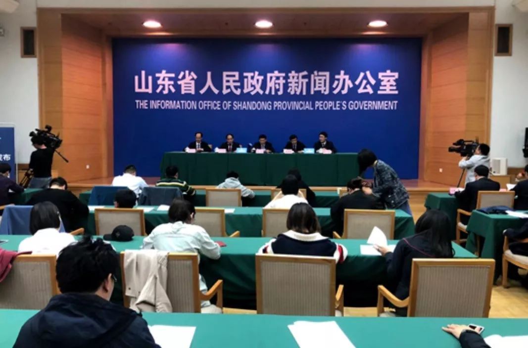 原标题：山东明年将实现三星级及以上乡镇供电所全覆盖             4月26日，省政府新闻办召开 “实施新旧动能转换重大工程”系列发布会第4场。记者从会上获悉，我省2019年实现三星级及以上乡镇供电所全覆盖，2020年全面配齐乡镇供电所软硬件设施，更好地满足城乡用电服务需求