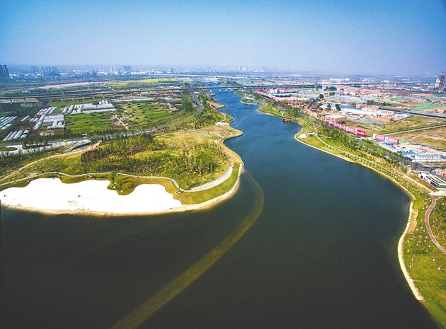 原标题：大西安新中心迎发展黄金期 致力打造产城融合新高地            　　随着成渝、关中两大城市群规划的先后获批，西成高铁开通，西渝高铁加快建设，西安与成都、重庆区位优势进一步凸显，三地间的经济文化往来日益活跃。  西咸新区是首个以创新城市发展方式为主题的国家级新区，被国家赋予“我国向西开放的重要枢纽、西部大开发的新引擎、中国特色新型城镇化的范例、丝绸之路经济带重要支点”等重要使命