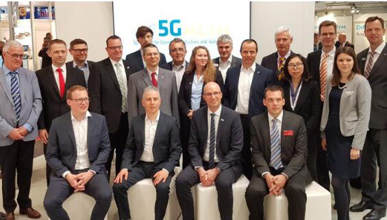 
	
                    
	【电缆网讯】近日，“工业互联与自动化5G联盟”（5G-ACIA）成立，其为自动化、工程和加工工业厂商与电信运营商及供应商协同合作的全球联盟，该联盟还包括多家科研机构。

	

	爱立信是该联盟董事会成员，担任副主席的职位，并主管联盟中重要的“技术与架构”工作组