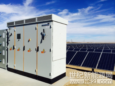  根據(jù)GlobalData的數(shù)據(jù)，由于價(jià)格下跌，全球光伏逆變器市場將從2017年的63億美元縮減至2022年的37億美元。


 
根據(jù)市值，從2017年到2022年，市場將呈現(xiàn)10．15％的負(fù)年復(fù)合增長率
