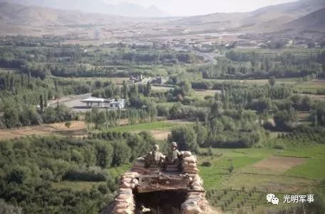 原标题：阿富汗战争与不对称世界格局（一）            就在阿富汗战争被人们开始淡忘的时候，这场战争的深远影响似乎才刚刚显示出来。研究这场战争的经验及其影响，对于中国的未来是有意义的