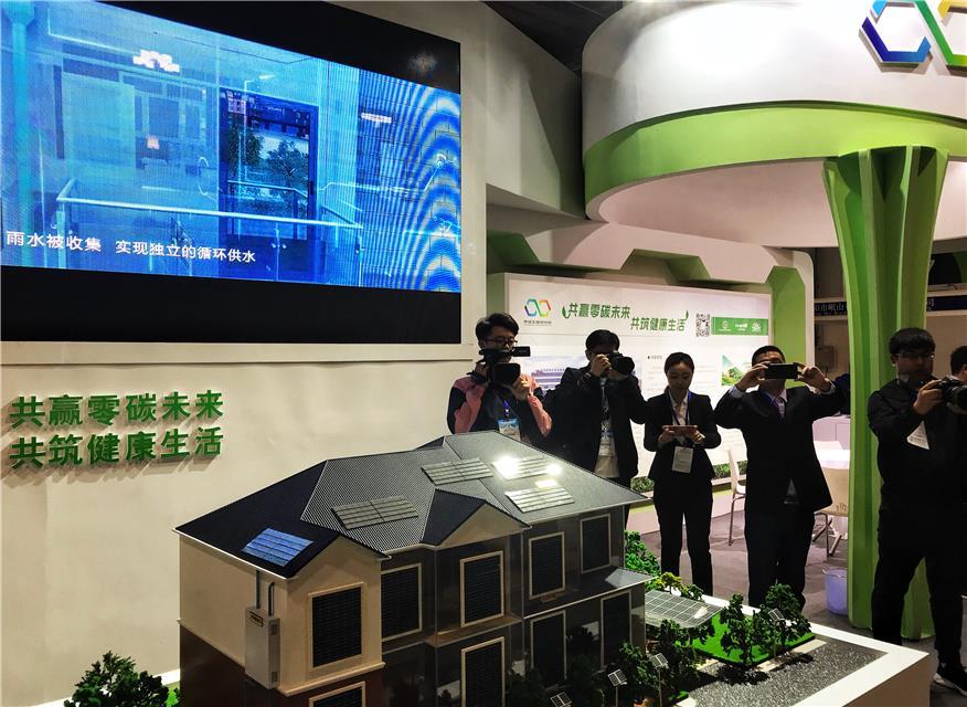 原标题：国内首创清洁取暖系统发布 有望解决冬天大气污染问题            今年4月13日，由我国首个零碳研究机构零碳发展研究院和全球领先的太阳能光伏企业英利集团共同研发的国内首创清洁取暖系统——Inner因能正式对外发布，“光伏+取暖”系统将对提高我国能源利用效率、助力清洁能源发展起到积极作用。  ↑以零碳排放为目标，融合了“光伏+取暖”、储能系统、光伏屋顶瓦、光伏百叶窗、光伏路灯等应用的零碳小屋模型