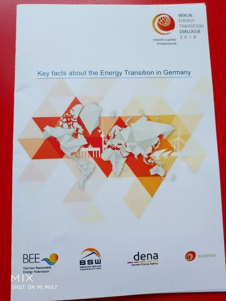 原标题：德国能源转型06：德国能源转型的关键事实            2018年4月16-21日，赴德国参加柏林能源转型对话，并考察柏林欧瑞府零碳能源科技园、弗赖堡市瓦邦绿能社区、弗莱建筑设计事务所，与德国国际合作机构交流并获得许多研究报告，在德期间行程很满，未及撰写调研报告。这几天陆续将这次考察情况整理发布，与大家分享，共同推进绿能普及