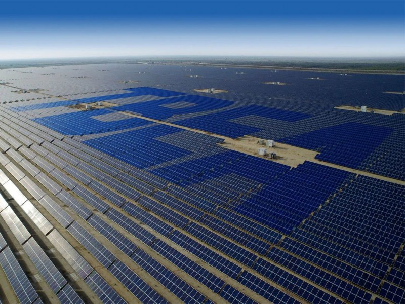 原标题：从特变电工“3毛2”看光伏领跑者暴露出来的两大问题            第1则 -评标机制仍然需要完善之处- 即便知道中标几率不高，特变电工还是在达拉特旗投了最低价——0.32元/千瓦时。 虽然业内常有针对领跑者规则的争议，但毫无疑问，领跑者极大推动行业技术发展与光伏成本平价进程