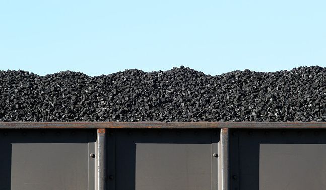 原标题：山东省煤炭工业局长乔乃琛：煤炭本身并不“肮脏”，比天然气排放还要低             煤炭清洁高效利用、散煤治理事关生态环境保护和煤炭行业转型升级。在当前散煤治理的各项措施中，以清洁能源替代和清洁煤炭替代劣质散煤是有效措施