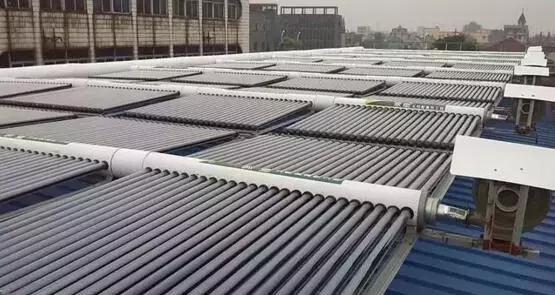 原标题：太阳能资讯：五星级酒店的太阳能热水系统原理揭秘            为了满足经济发展所需，世界上已经进行了大范围的碳类资源的开采。但是整个生态环境却因此出现了不可挽回的大问题，同时经济发展也面临着资源枯竭的那一天