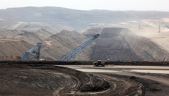 原标题：重庆去产能下的“煤荒”                            图片来源：视觉中国  作者： 李帅  “朝辞白帝彩云间，千里江陵一日还。”诗仙李白笔下的白帝城现在仍是重庆市奉节县重要的旅游景点，尤其是在奉节县提出弃“煤”重“绿”的口号之后