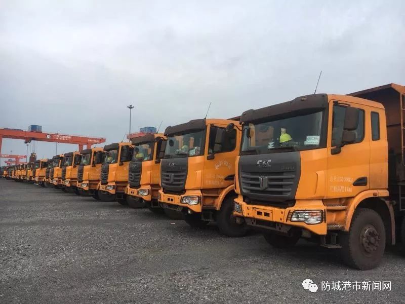 原标题：【赞】160台大型新能源车助力绿色防城港建设            近日，市相关部门传出让市民振奋的好消息，颇受市委、市政府重视的以清洁能源为主燃料的昌源物流公司，近期将开始投入100台以LNG为燃料的运输罐车运输LNG。专业人士指出，此举将让我市的天更蓝空气更清新