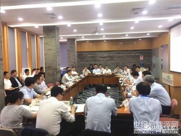中国新能源汽车补贴将于2020年完全退出，届时从“双积分”政策中得利的“渔翁”竟是混合动力车？混合动力车将卷土重来并出现高速增长？



4月29日下午，正值清华大学107周年校庆之际，由中国电动汽车百人会与清华大学汽车工程系联合组织的“新能源汽车产业协同发展”研讨会在清华大学汽车研究所举行。会议由中国电动汽车百人会执行副理事长欧阳明高主持，研讨内容之一就是新能源汽车与混合动力汽车协同发展