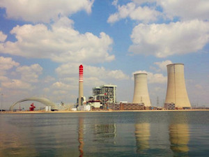 
	
                    
	【电缆网讯】5月1日，越南永新燃煤电厂一期BOT项目集控室电子显示屏上的1号机组功率稳稳显示620兆瓦，越南永新燃煤电厂一期BOT项目1号机组首次达到100%满负荷，以额定负荷向越南电网输送电能。

	

	满负荷调试运行期间，机组自动调节投入率高，自动调节品质较好，机组振动、轴承温度等重要参数运行稳定，整个燃烧系统参数正常，运行平稳，符合60万千瓦级超临界机组规程、规范要求，主要运行参数全部合格，各项参数、指标优良