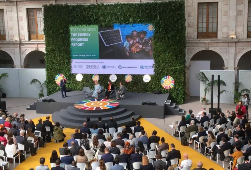 原标题：隆基乐叶受邀为非洲和全球可持续发展提供光伏解决方案            5月2日，第四届可持续能源发展论坛(SEforAll Forum)在葡萄牙里斯本举行。隆基乐叶作为全球光伏行业的唯一受邀企业参加了本次论坛，并携手法国TOTAL(道达尔)、法国燃气ENGIE、丹麦DANFOSS等来自全球多个领域具有影响力的企业一道，为非洲以及全球可持续发展带来光伏解决方案