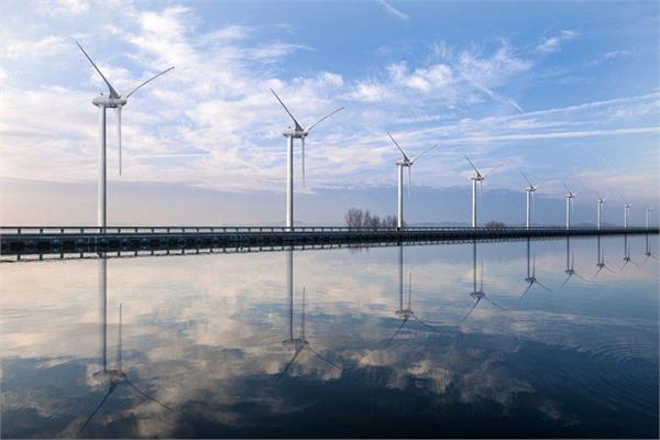 原标题：专家声音丨可再生能源电力消纳矛盾和建议            “十三五”以来，我国电源结构继续优化，可再生能源装机占比超过35%，可再生能源消纳总体有所改善。但是，为了落实减少煤炭消费、增加清洁能源比重、推动能源革命的战略任务，我国必须持续提高可再生能源装机和电量比重，如果不进行能源电力发展的深层次体制和机制上的改变，则消纳的难度将会越来越大，存在限电范围扩大和限电量增加的风险