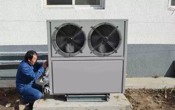 原标题：定了！昌平今年“煤改电”全面开工，涉及57个村2.16万户！            煤改电工程一直以来 都是大家比较关注的话题 无论是出于经济实惠的考虑 还是关心节能环保的建设 这一重大项目的推进势在必行 小圈和大家一样 希望它可以快一点走进我们的生活中  截至目前 我区已确定的“煤改电”村镇 新批复的项目有 1 泰陵园等17个村 十三陵镇泰陵园村、老君堂村、石牌坊村、石头园村、锥石口村、万娘坟村、西山口村、庆陵村、裕陵村、茂陵村、泰陵村、康陵村、大宫门村、涧头村、东水峪村、永陵村、德陵村。  建