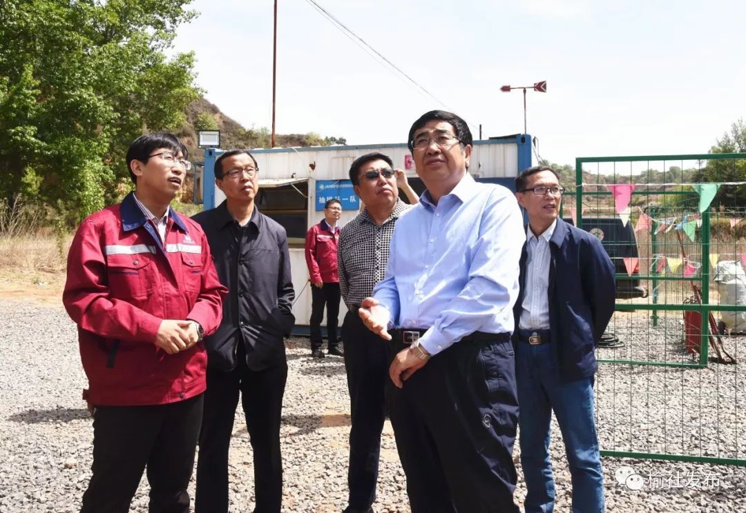 原标题：【时 事】|王继堂带队深入我县调研煤层气开发利用情况            5月7日，市政协党组副书记、副主席王继堂带队深入我县，就煤层气开发利用情况进行调研。县政协主席王建华，副县长范楷，县政协副主席张建岗，县直相关部门及国新能源负责人陪同调研