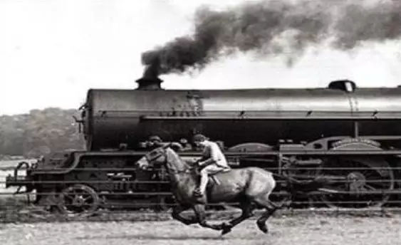 原标题：全球先进制造业巡礼——英国制造！            英国是全球现代工业革命的摇篮，第一次工业革命就发源于英国。 制造业在英国经济中占有重要地位，尽管英国在工业规模上有所衰退，但它仍有世界顶尖的公司，在钢铁、制药、生物育种、航空航天、机械、微电子、军工、环境科学等方面都处于世界一流之列