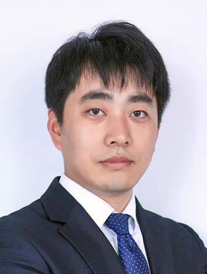 原标题：【产业群经理访谈】李兵：夯实基础资讯 提升产品附加值 卓创能源引领行业风向标            导 语 14个行业大类，673个专业产品网站，800名市场分析师、研究员、咨询顾问…… 这些数字可能是很多熟悉或者不熟悉卓创资讯的朋友，对卓创信息团队的全部了解。 你可能在电话里听过他们的声音，在QQ或者微信里跟他们聊过行情，每天都在用他们生产的信息和数据，通过文字或者视频聆听过他们的观点