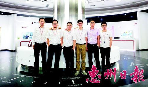 
	中國儲能網(wǎng)訊：曾幾何時(shí)，進(jìn)企業(yè)是眾多讀書不多的年輕人不得已而為之的選擇。然而，在仲愷高新區(qū)，一家本土誕生、專注“做世界上最好的鋰電池”的民營企業(yè)惠州億緯鋰能股份有限公司，卻獲得了國內(nèi)外博士們的青睞，他們中不乏“海歸”博士后、知名高校的博士尖子