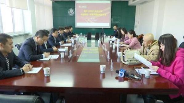 原标题：银川供热展 宁夏出台清洁供暖用电价格政策 电采暖势在必行            清洁取暖 宁夏在行动 探索电能替代、清洁供暖的新路子  据了解，从2013年起国网宁夏电力有限公司将“煤改电”清洁取暖作为重点工作之一，使用电能替代散烧煤、燃油的能源消费方式，五年来累计推动实施自备电厂改用电网、热泵、电锅炉改造、农业排灌、分散式电采暖、供热站热力加压、农业枸杞电烘培等电能替代项目1717个，累计替代电量达到31.44亿千瓦时，相当于在能源终端消费环节减少99.98万吨标煤消耗，减排二氧化碳249.25