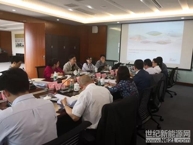 

國電南自微電網(wǎng)項(xiàng)目順利通過驗(yàn)收

中國儲(chǔ)能網(wǎng)訊：國電南京自動(dòng)化股份有限公司“商業(yè)微電網(wǎng)”、“多能微網(wǎng)”、“微電網(wǎng)控制與儲(chǔ)能系統(tǒng)”等三項(xiàng)微電網(wǎng)項(xiàng)目在江寧科技園順利通過驗(yàn)收。三個(gè)項(xiàng)目的建設(shè)使國電南自在微電網(wǎng)及冷熱電多能利用領(lǐng)域形成了一整套系統(tǒng)解決方案，展現(xiàn)了公司在“互聯(lián)網(wǎng)+”智慧能源領(lǐng)域的最新科研成果，同時(shí)，也為公司在新能源微網(wǎng)及主動(dòng)配電網(wǎng)等相關(guān)專業(yè)領(lǐng)域的產(chǎn)品技術(shù)應(yīng)用提供了試驗(yàn)、試點(diǎn)平臺(tái)