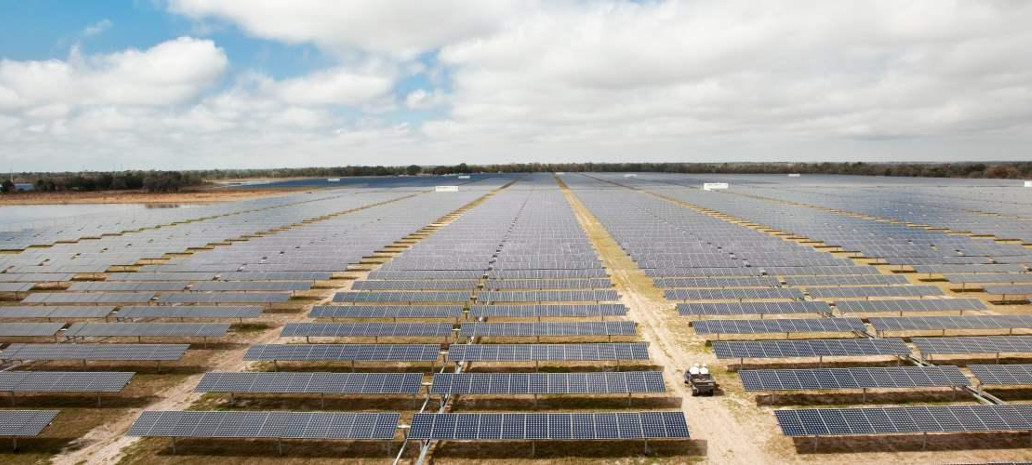 
	
                    
	【电缆网讯】日前，美国太阳能巨头SunPower宣布，其第一季度净亏损连续下降，以及对第二季度和全年的新的预测，并计划放弃北美电厂开发资产。

	

	SunPower宣布退出公用事业规模太阳能开发业务

	由法国道达尔控股的美国太阳能公司SunPower，美国通用会计准则（GAAP）基础上的2018年第一季度净亏损为1.16亿美元，而2017年四季度净亏损为5.727亿美元，2017年第一季度净亏损为2.197亿美元