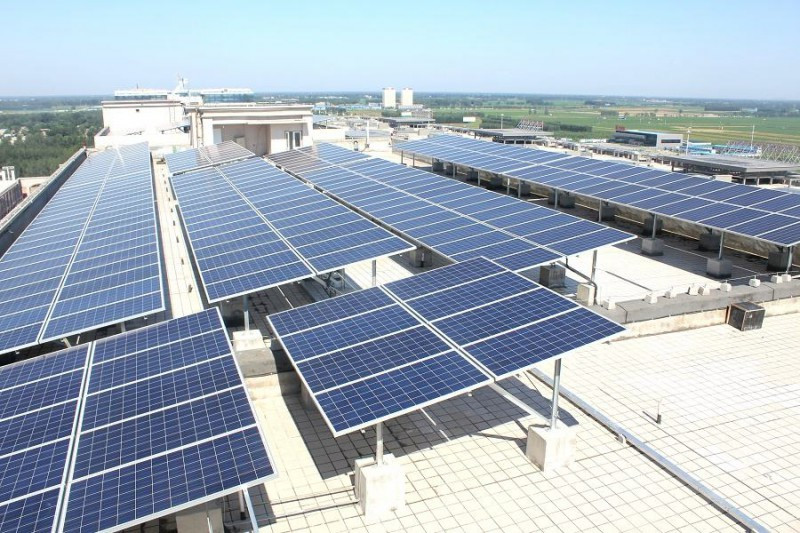 原标题：光伏业进入平价微利时代 专家呼吁企业加速技术创新和提质增效            行业人士指出，中国的光伏产业经过前些年大跨步迅猛发展，目前产业发展的宏观目标已有所调整，发展重点要从提高规模转向提质增效和推进技术进步上来。 连续5年新增装机规模全球第一的中国光伏行业，即将迎来新的平价微利时代