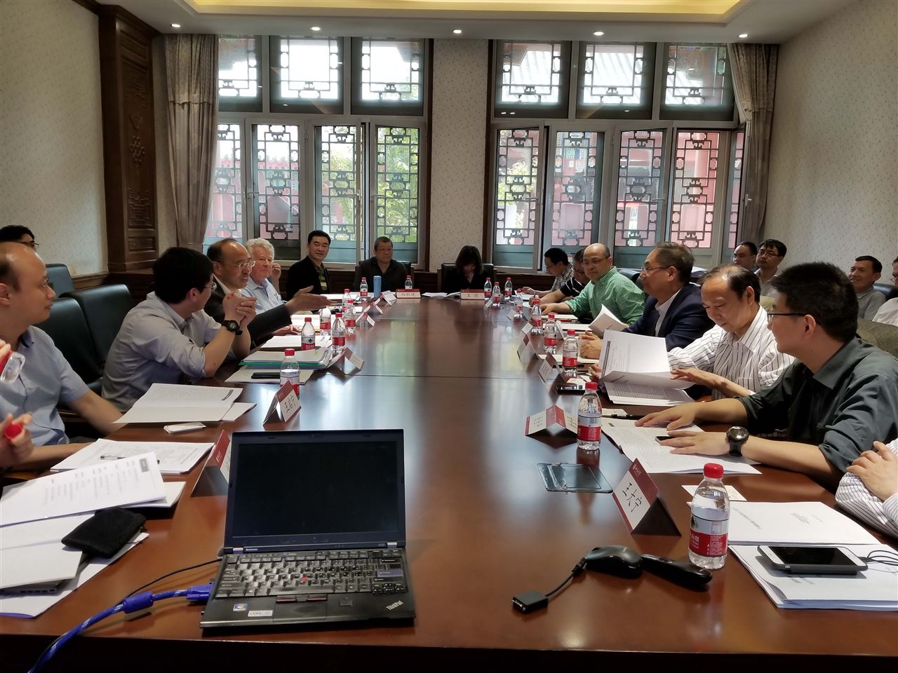 　　【中国仪表网 仪表会议】5月7日，中国机器人伦理标准化白皮书评审会议在北京大学人文苑召开。会议由国家机器人标准化总体组、中国自动化学会机器人专业委员会联合主办，北京大学哲学系承办