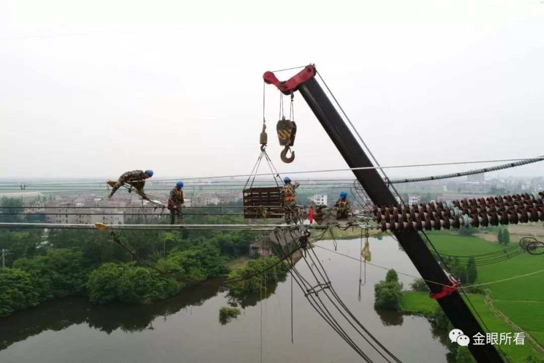 原标题：服务无止境   江西电力新出十六条助赣加速经济发展             2018年5月10日中国工业报记者了解到，国网江西省电力有限公司（以下简称江西电力）近几年来加快建设具有卓越竞争力的一流能源互联网企业，全力打造环节少、时间短、造价低、服务优的办电服务新模式，全面提升供电保障能力，当好经济社会发展的“先行官”，架起党和人民群众的“连心桥”，助赣加速经济发展。日前出台的十六条措施，就是一个有力证明