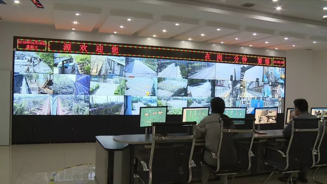 原标题：大气污染防治攻坚进行时·贾汪区：全面落实整改 该关停的企业坚决关停            打赢蓝天保卫战，大气污染防治攻坚进行时。今天，请跟随我们的记者走进贾汪区，看看那里大气污染防治攻坚的最新进展