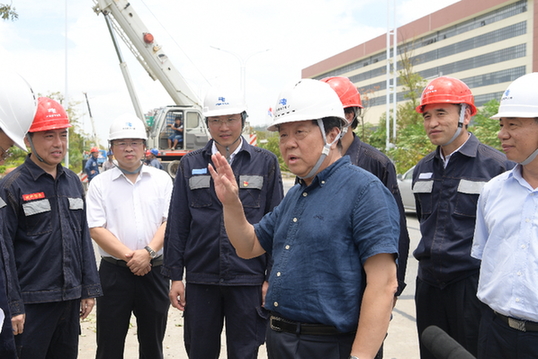 
　　“因改革而生、因改革而兴、因改革而强。”李庆奎如此总结南方电网公司（下称“南方电网”）十五年的成长史，这是他到此担任董事长、党组书记的第三个年头