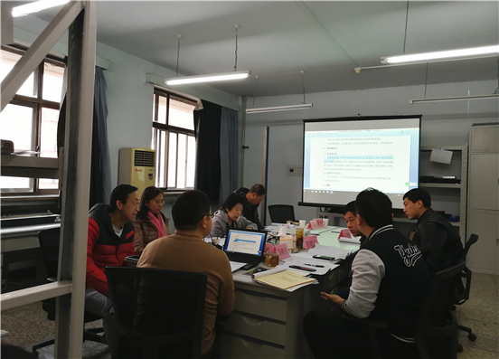 　　【中国仪表网 仪表标准】2018年3月9日，北京市质量技术监督局发布公告，北京市计量检测科学研究院机械所申报的《四驱汽车底盘测功机校准规范》、《碳平衡油耗仪校准规范》、《汽车制动加载试验台校准规范》、《汽车行驶记录仪检定装置校准规范》四个地方计量技术规范通过评审，正式发布，于2018年4月19日实施。  图为评审会现场 　　北京市质量技术监督局于2017年度发布了制定北京市地方计量技术规范的项目计划，北京市计量检测科学研究院机械所承担了部分项目，承担编写任务后，所内积极组