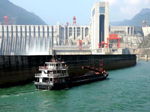 
	
                    
	【电缆网讯】5月11日，向家坝水电站升船机通过试通航前验收，标志着金沙江航运即将迎来“升船机时代”。验收会上，通过现场踏勘和集中讨论后，验收委员会一致同意金沙江向家坝水电站升船机工程投入第一阶段试通航运行
